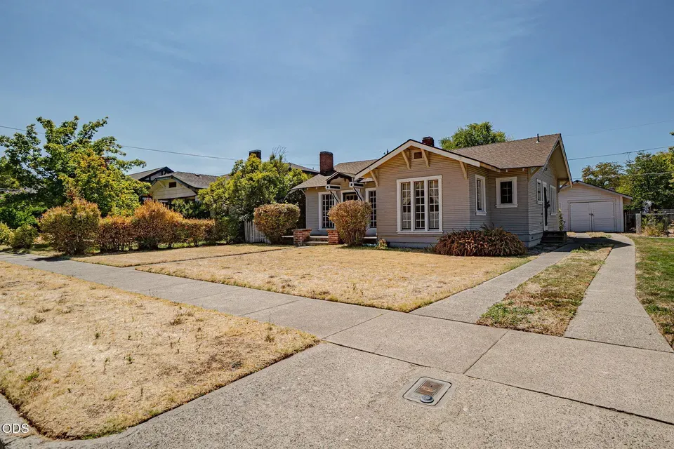 2 Bed 1 Bath Classic Historic Era Home in Medford, OR - 2