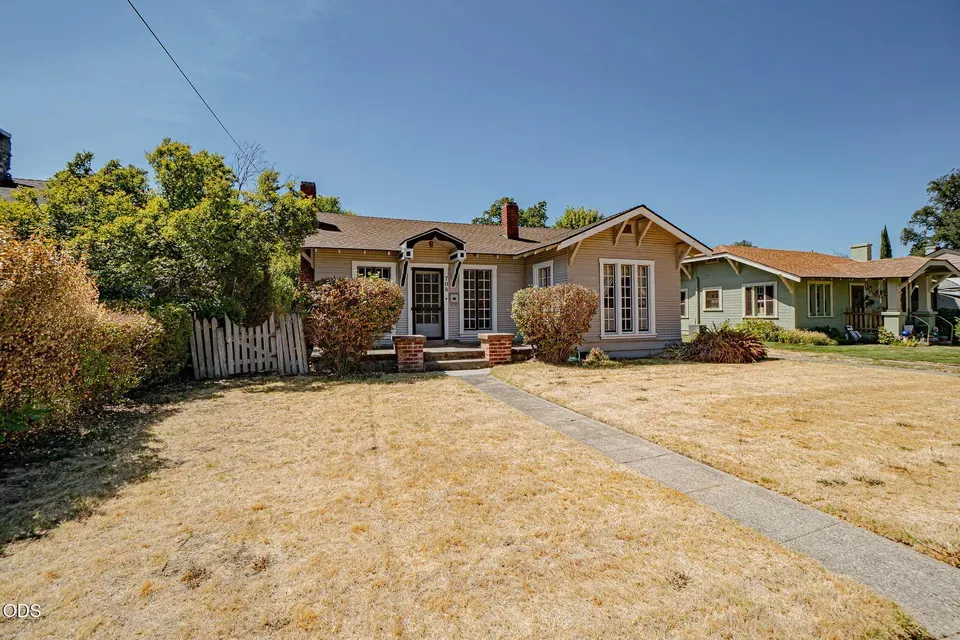 2 Bed 1 Bath Classic Historic Era Home in Medford, OR - 3
