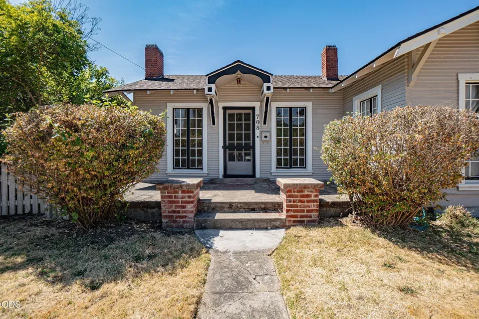 2 Bed 1 Bath Classic Historic Era Home in Medford, OR - 4