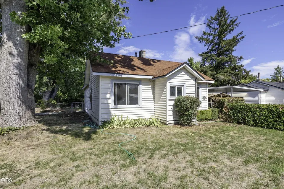 2 Bed 1 Bath Classic Historic Era Home in Medford, OR