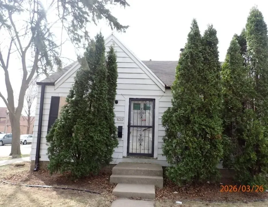 2 Bed 1 Bath Classic Historic Era Home in Milwaukee, WI