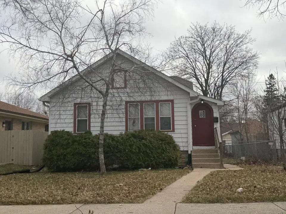 2 Bed 1 Bath Classic Historic Era Home in Milwaukee, WI