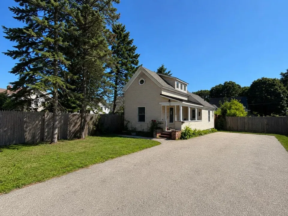 2 Bed 1 Bath Classic Historic Era Home in Nashua, NH