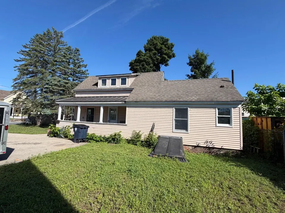2 Bed 1 Bath Classic Historic Era Home in Nashua, NH - 2