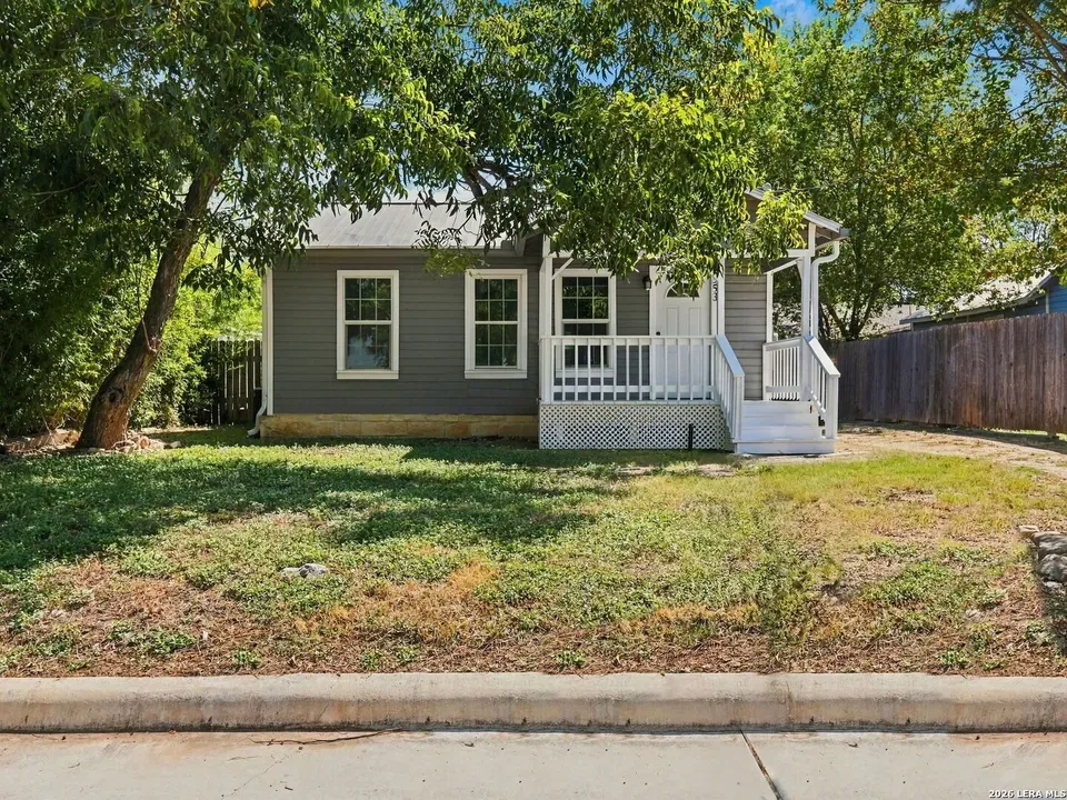 2 Bed 1 Bath Classic Historic Era Home in New Braunfels, TX - 1