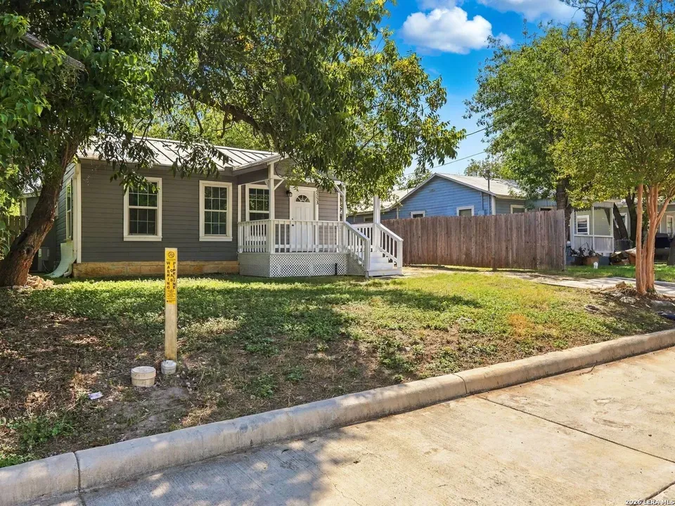 2 Bed 1 Bath Classic Historic Era Home in New Braunfels, TX - 2