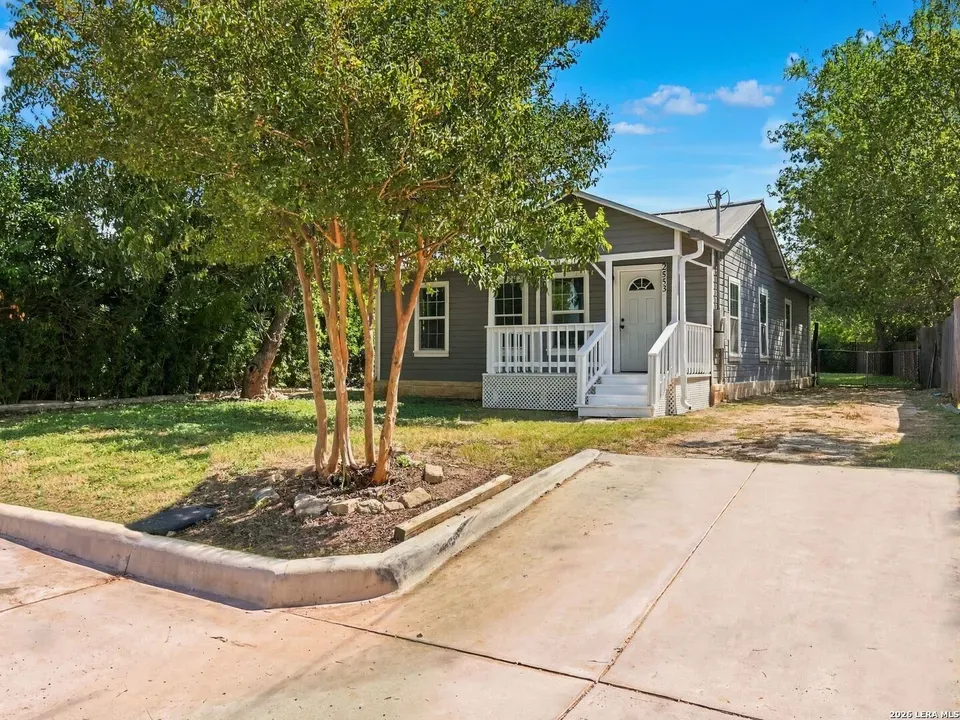 2 Bed 1 Bath Classic Historic Era Home in New Braunfels, TX - 3
