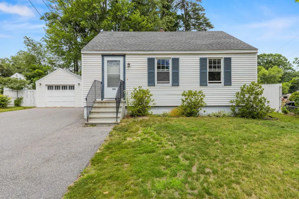 2 Bed 1 Bath Classic Historic Era Home in Portland, ME - 1
