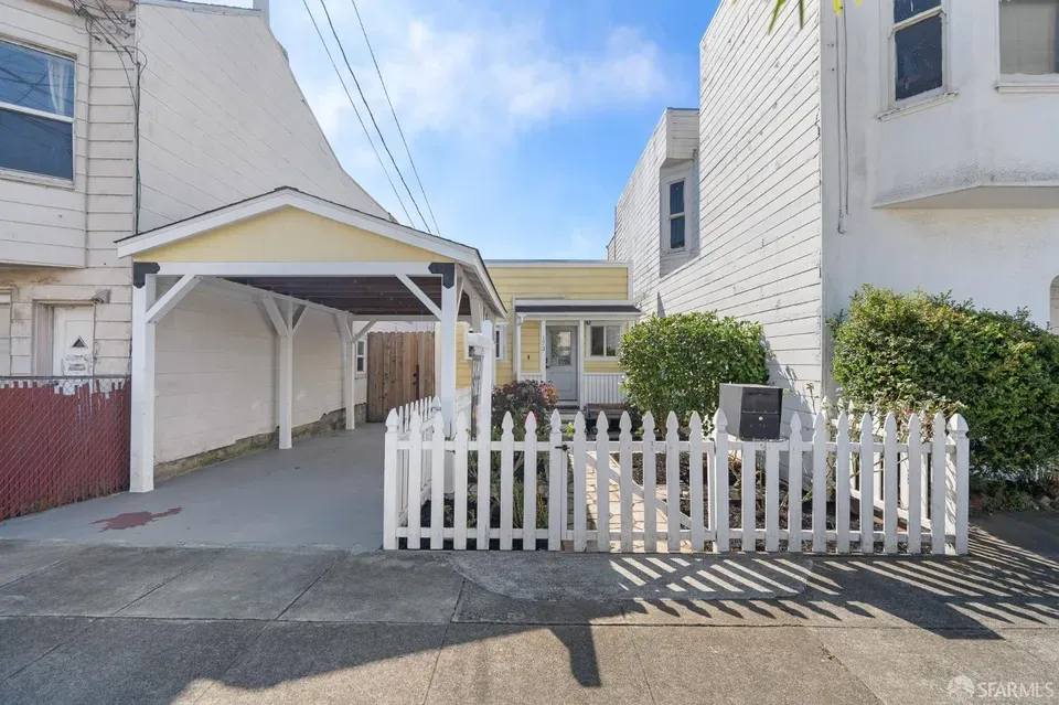 2 Bed 1 Bath Classic Historic Era Home in San Francisco, CA - 2