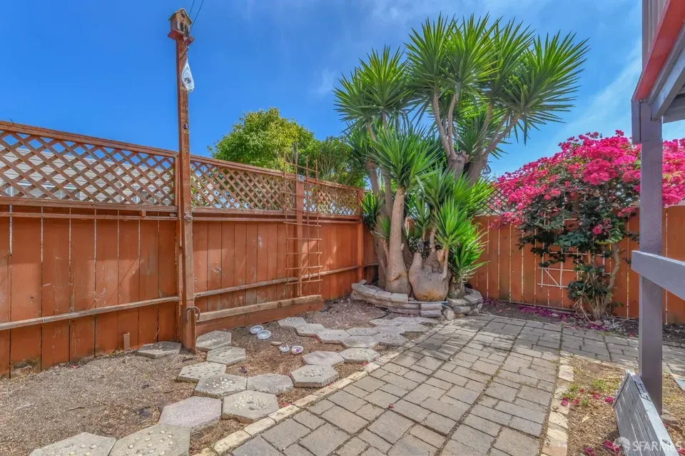 2 Bed 1 Bath Classic Historic Era Home in San Francisco, CA - 2