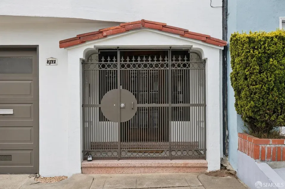2 Bed 1 Bath Classic Historic Era Home in San Francisco, CA - 2