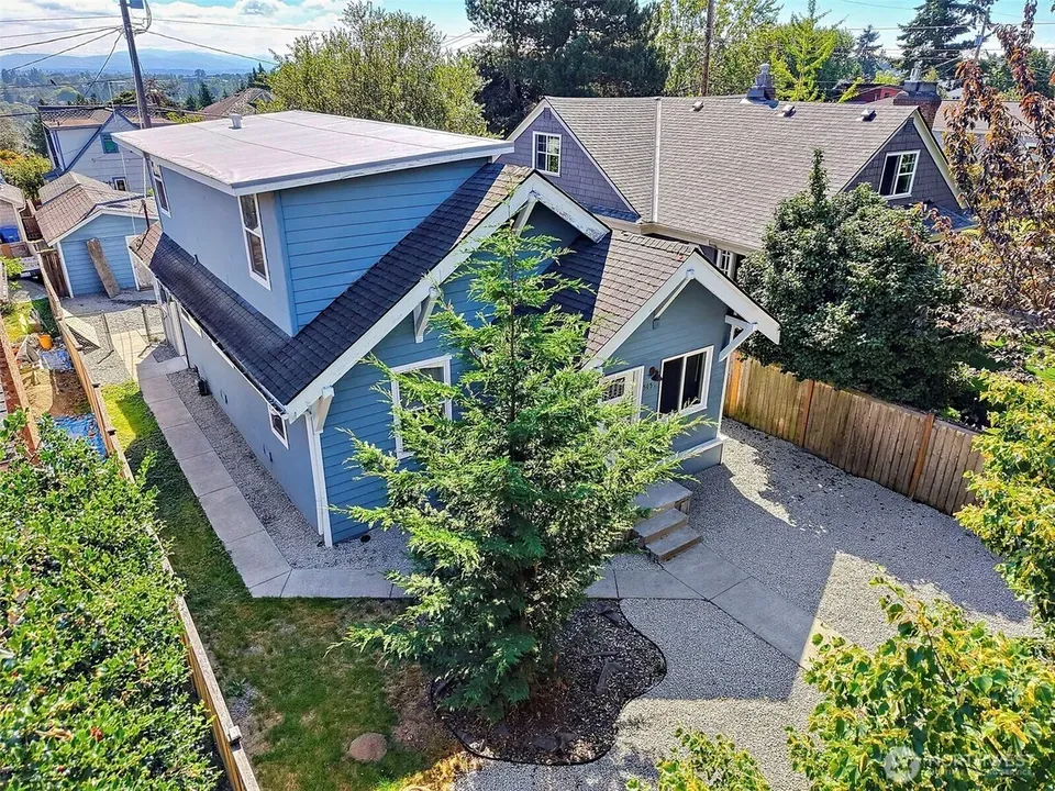 2 Bed 1 Bath Classic Historic Era Home in Seattle, WA - 2