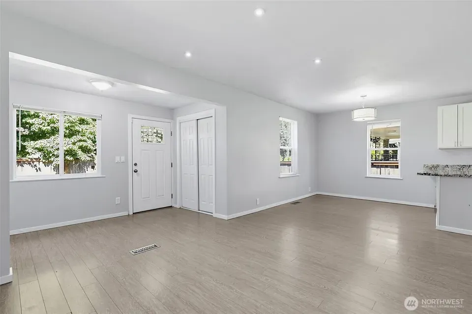2 Bed 1 Bath Classic Historic Era Home in Seattle, WA - 3