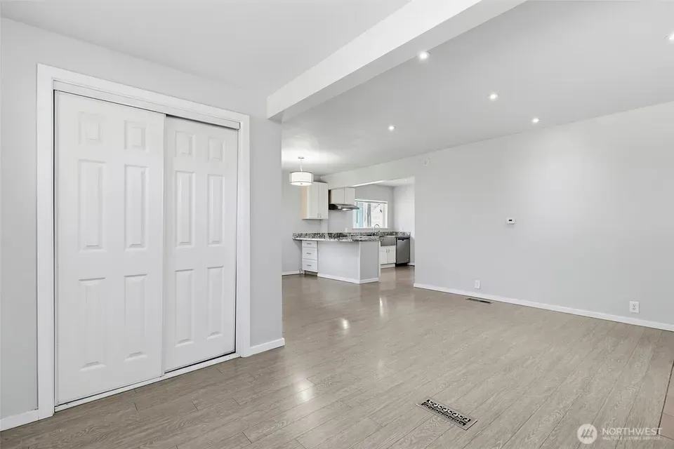 2 Bed 1 Bath Classic Historic Era Home in Seattle, WA - 4