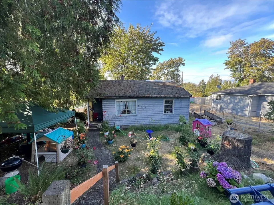 2 Bed 1 Bath Classic Historic Era Home in Seattle, WA - 1