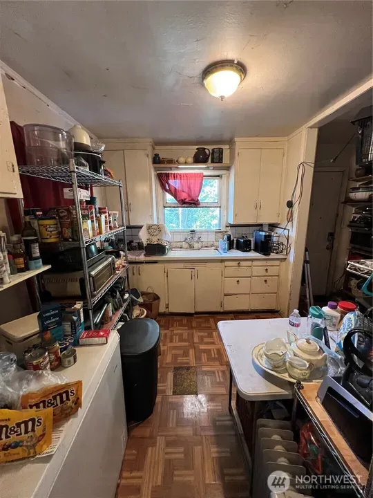 2 Bed 1 Bath Classic Historic Era Home in Seattle, WA - 5