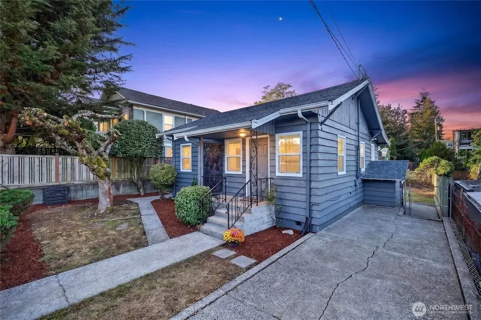 2 Bed 1 Bath Classic Historic Era Home in Seattle, WA - 3