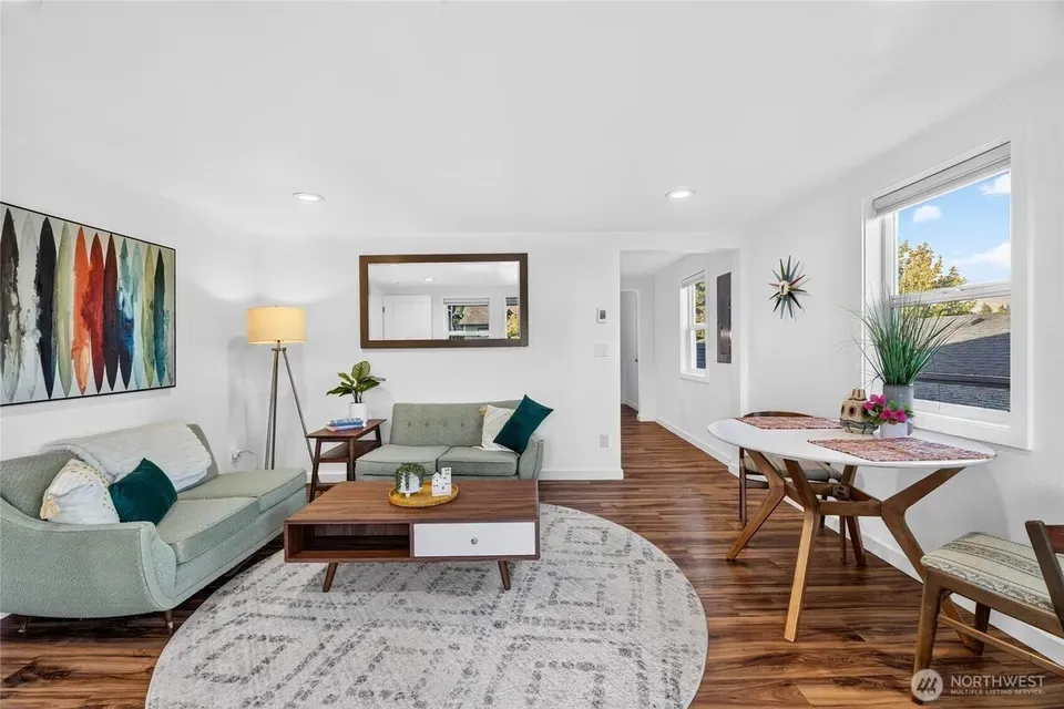 2 Bed 1 Bath Classic Historic Era Home in Seattle, WA - 5