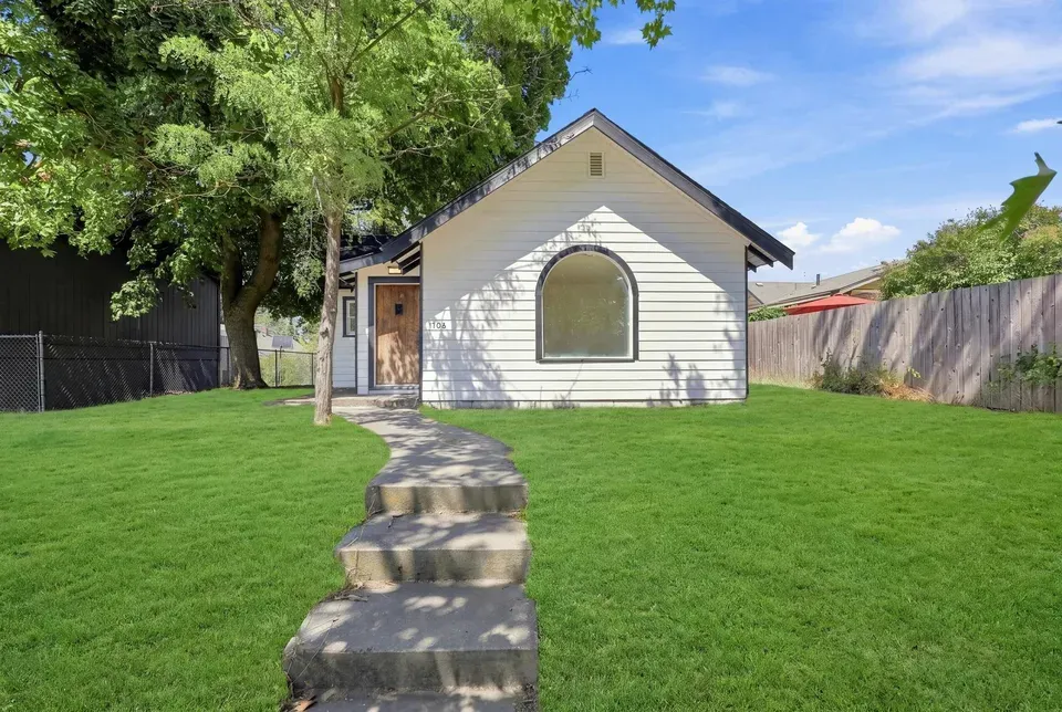 2 Bed 1 Bath Classic Historic Era Home in Spokane, WA