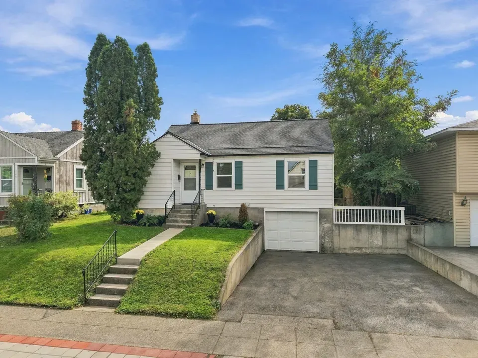 2 Bed 1 Bath Classic Historic Era Home in Spokane, WA - 2