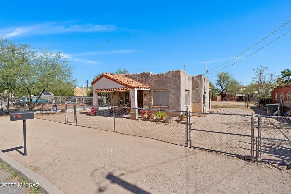 2 Bed 1 Bath Classic Historic Era Home in Tucson, AZ - 2