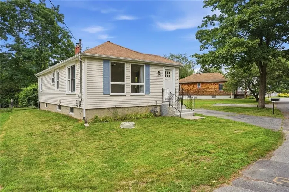 2 Bed 1 Bath Classic Historic Era Home in Warwick, RI - 4