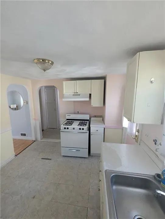 2 Bed 1 Bath Classic Historic Era Home in Warwick, RI - 5