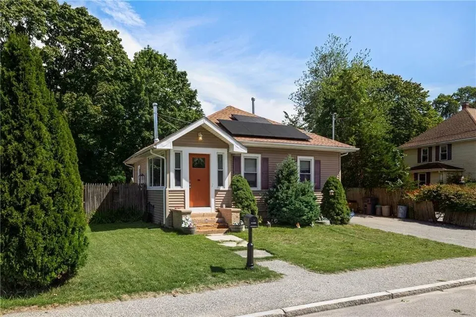 2 Bed 1 Bath Classic Historic Era Home in Warwick, RI - 1