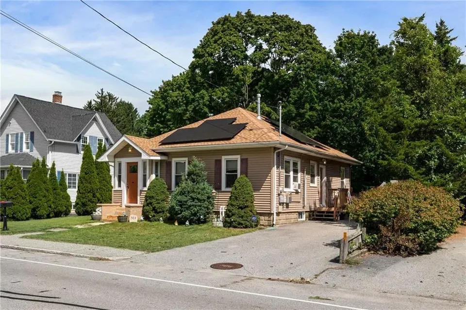 2 Bed 1 Bath Classic Historic Era Home in Warwick, RI - 4