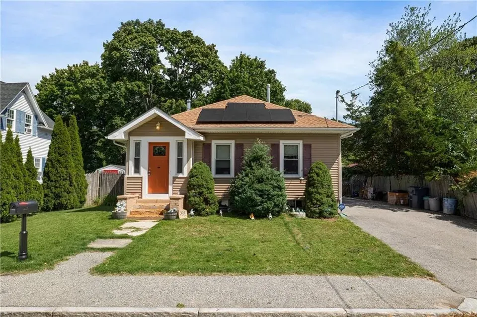 2 Bed 1 Bath Classic Historic Era Home in Warwick, RI - 5