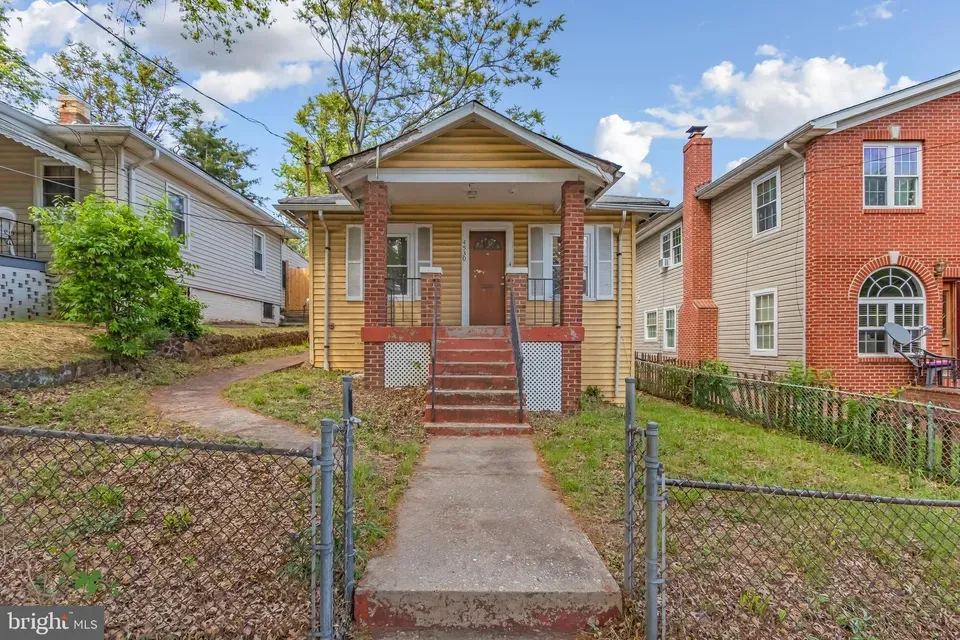 2 Bed 1 Bath Classic Historic Era Home in Washington, DC - 1