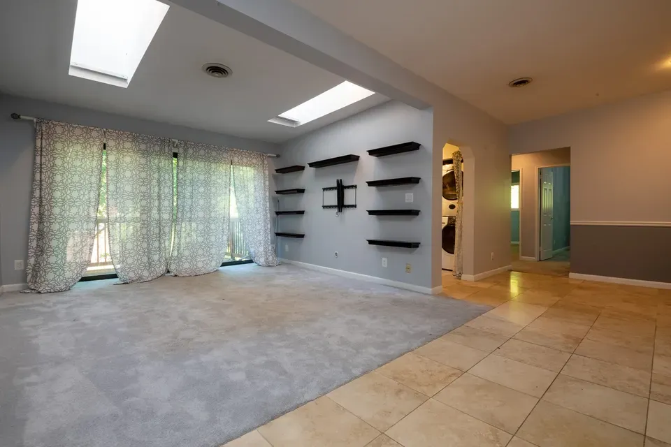 2 Bed 1 Bath Contemporary High-Rise Condo in Alexandria, VA - 3