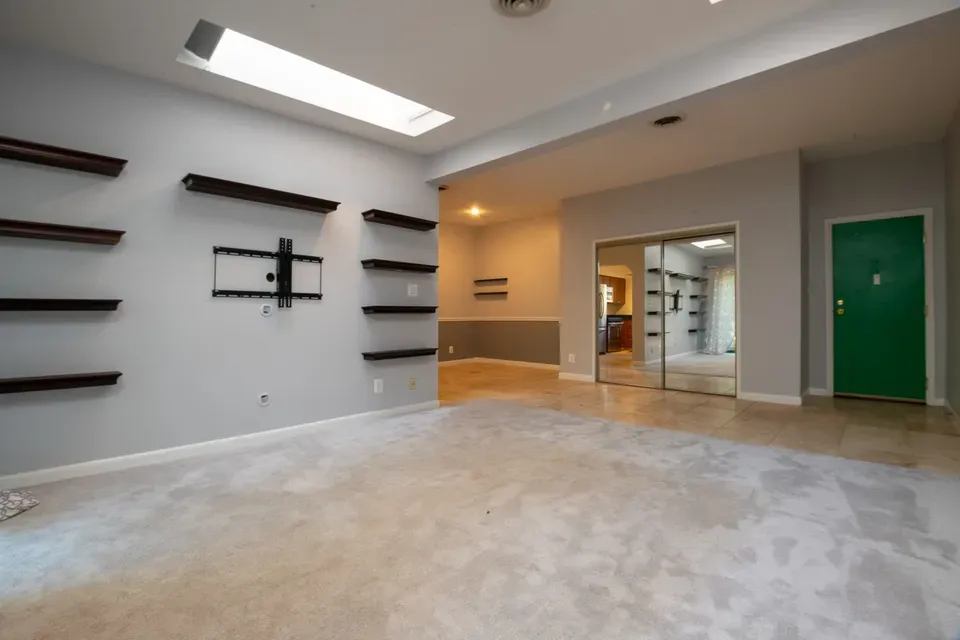 2 Bed 1 Bath Contemporary High-Rise Condo in Alexandria, VA - 4