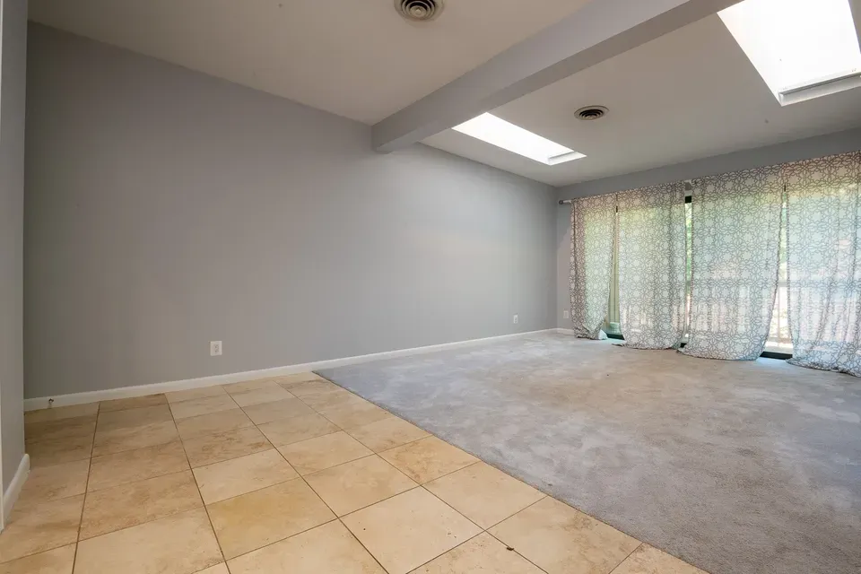 2 Bed 1 Bath Contemporary High-Rise Condo in Alexandria, VA - 5