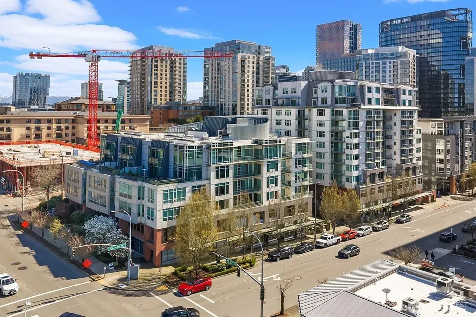 2 Bed 1 Bath Contemporary High-Rise Condo in Bellevue, WA - 2