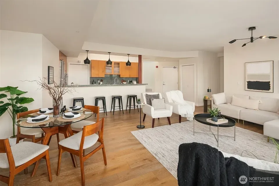 2 Bed 1 Bath Contemporary High-Rise Condo in Bellevue, WA - 3