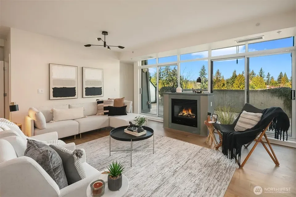 2 Bed 1 Bath Contemporary High-Rise Condo in Bellevue, WA - 4