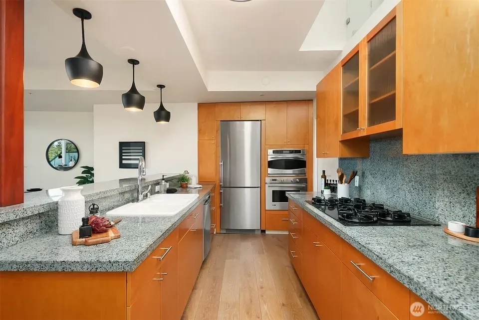 2 Bed 1 Bath Contemporary High-Rise Condo in Bellevue, WA - 5