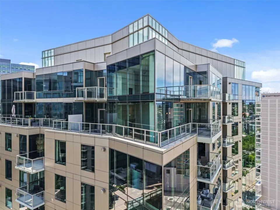 2 Bed 1 Bath Contemporary High-Rise Condo in Bellevue, WA - 1