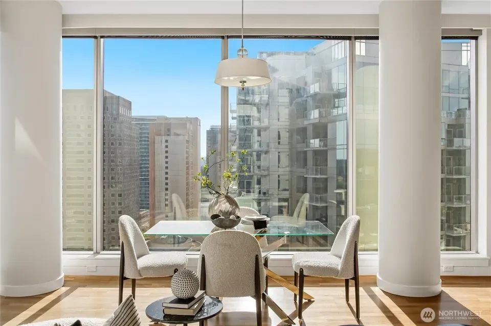 2 Bed 1 Bath Contemporary High-Rise Condo in Bellevue, WA - 2