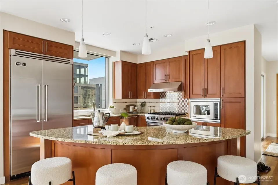 2 Bed 1 Bath Contemporary High-Rise Condo in Bellevue, WA - 5