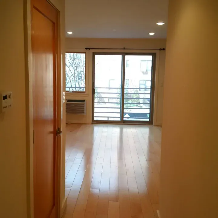 2 Bed 1 Bath Contemporary High-Rise Condo in Brooklyn, NY