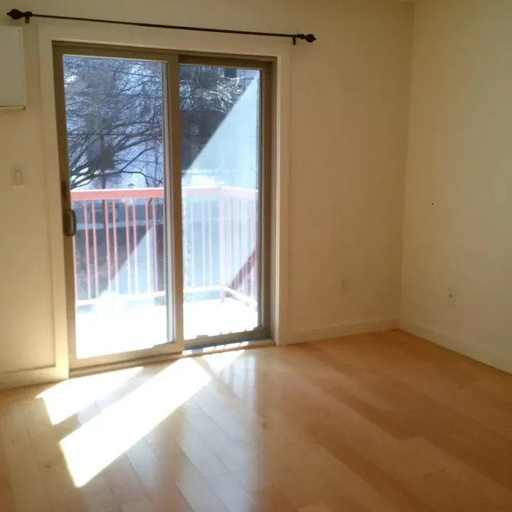 2 Bed 1 Bath Contemporary High-Rise Condo in Brooklyn, NY - 3