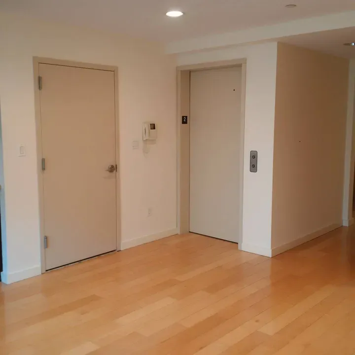 2 Bed 1 Bath Contemporary High-Rise Condo in Brooklyn, NY - 4