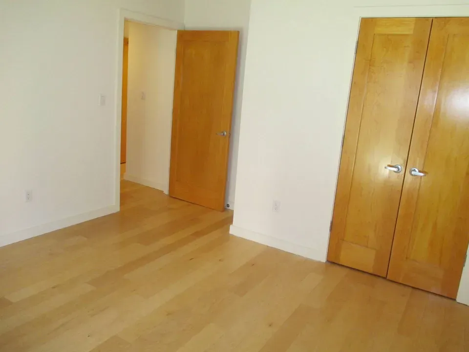 2 Bed 1 Bath Contemporary High-Rise Condo in Brooklyn, NY - 5