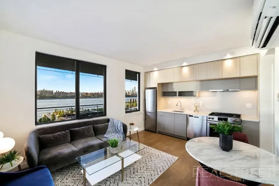 2 Bed 1 Bath Contemporary High-Rise Condo in Brooklyn, NY - 2
