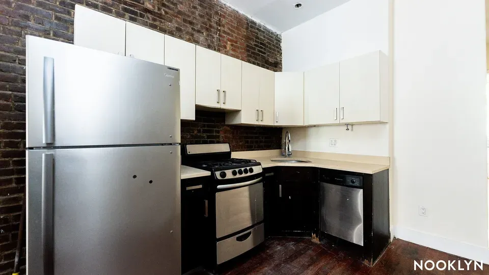 2 Bed 1 Bath Contemporary High-Rise Condo in Brooklyn, NY - 4