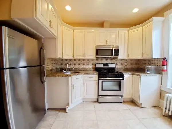 2 Bed 1 Bath Contemporary High-Rise Condo in Brooklyn, NY - 2