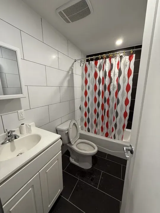 2 Bed 1 Bath Contemporary High-Rise Condo in Brooklyn, NY - 5