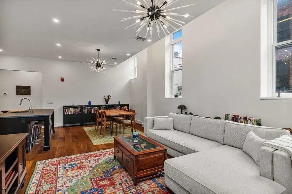 2 Bed 1 Bath Contemporary High-Rise Condo in Burlington, VT - 1